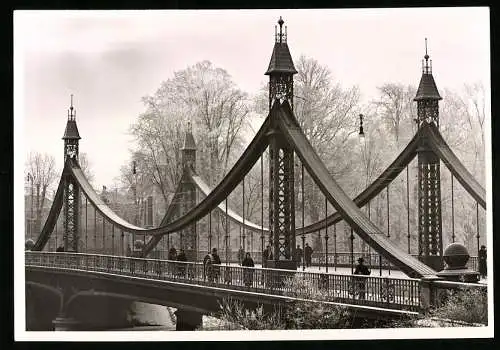 2 Fotografien Braune, Lübeck, Ansicht Lübeck, Mühlentorbrücke und Teufelstreppe am Dom