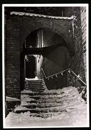 2 Fotografien Braune, Lübeck, Ansicht Lübeck, Mühlentorbrücke und Teufelstreppe am Dom