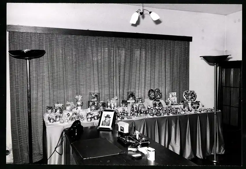 24 Fotografien unbekannter Fotograf, Ansicht Kilchberg, Musterschau, Messestand Schokoladenfabrik Lindt & Sprüngli AG 14