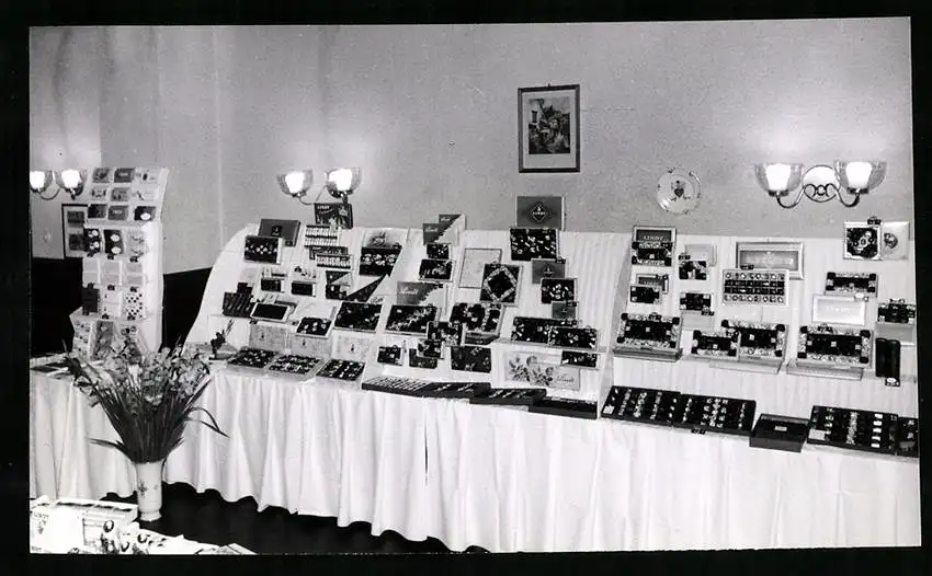 24 Fotografien unbekannter Fotograf, Ansicht Kilchberg, Musterschau, Messestand Schokoladenfabrik Lindt & Sprüngli AG 2