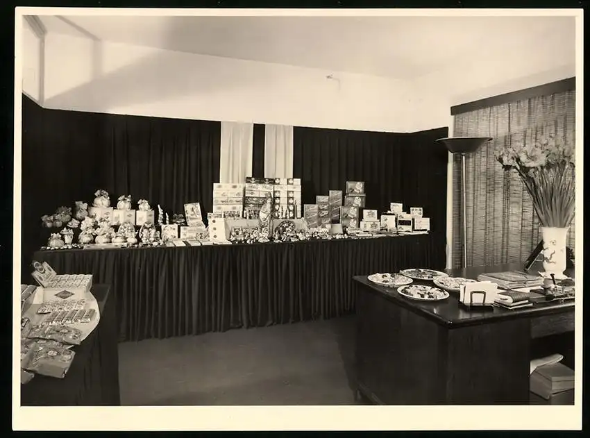 24 Fotografien unbekannter Fotograf, Ansicht Kilchberg, Musterschau, Messestand Schokoladenfabrik Lindt & Sprüngli AG 22