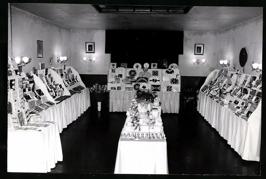 24 Fotografien unbekannter Fotograf, Ansicht Kilchberg, Musterschau, Messestand Schokoladenfabrik Lindt & Sprüngli AG 7