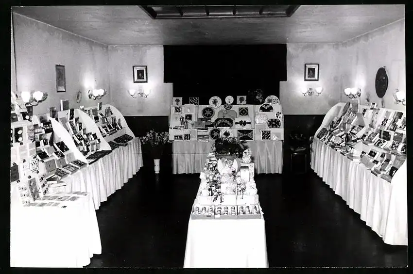 24 Fotografien unbekannter Fotograf, Ansicht Kilchberg, Musterschau, Messestand Schokoladenfabrik Lindt & Sprüngli AG 9