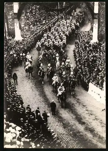 5 Fotografien unbekannter Fotograf, Ansicht Lübeck, Parade zum Besuch von Kaiser Wilhelm II., Schaulustige