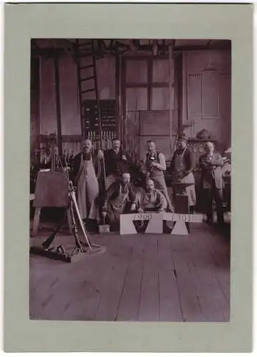 3 Fotografien Waffenschmiede / Waffenmeister Werkstatt, Büchsenmacher produzieren Militär - und Jagdwaffen, Gewehre