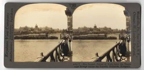 Stereo-Fotografie Keystone View Co., Meadville, Ansicht Budapest, the Superb Palace of Buda from Szechony Bridge