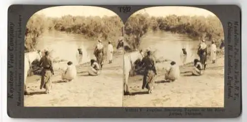 Stereo-Fotografie Keystone View Co., Meadville, Pilgrims receiving Baptism in the River of Jordan, Taufe im Jordan