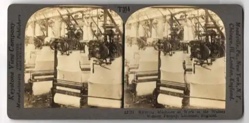 Stereo-Fotografie Keystone View Co., Meadville, Ansicht Leicester, Knitting Machines at Work in Wolsey Woolen Factory