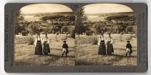 Stereo-Fotografie Keystone View Co., Meadville, Ansicht Rattvik, Dalecarlian Maidens in a Hillside, Costume, Tracht