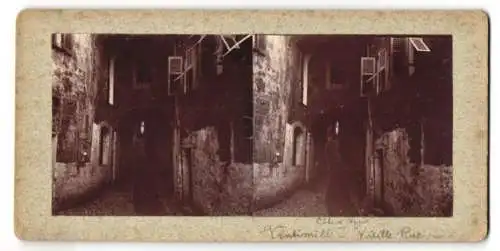 Stereo-Fotografie unbekannter Fotograf, Ansicht Ventimiglia, Gasse im Ort mit Wohnhäusern, Cote d`Azur