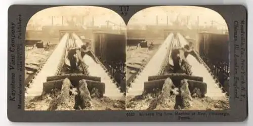 Stereo-Fotografie Keystone View Co., Meadville, Ansicht Pittsburgh / PA., Modern Pig Iron Machine at Rest
