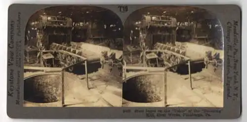 Stereo-Fotografie Keystone View Co., Meadville, Ansicht Pittsburgh / PA., Steel Ingot o the Table of the Blooming