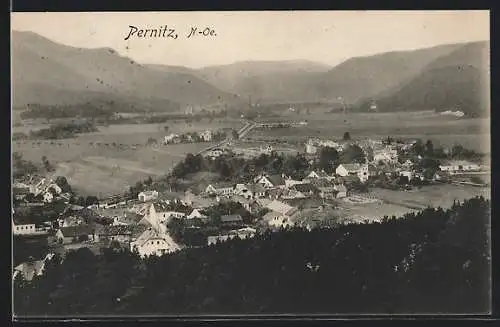 AK Pernitz /N.-Oe., Teilansicht mit Bergen