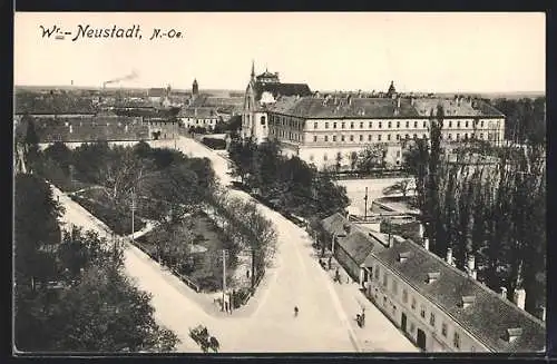 AK Wr. Neustadt in N.-Oe., Platzansicht und Blick über die Stadt