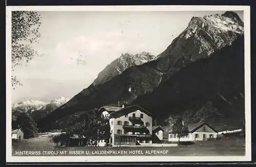 AK Hinterriss, Ortsansicht mit Risser & Laliferfalken Hotel Alpenhof