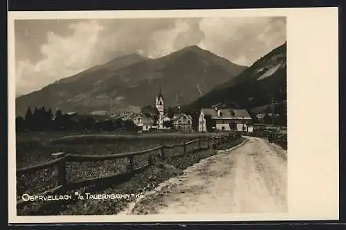 AK Obervellach a. d. Tauernbahn, Strassenpartie mit Kirche