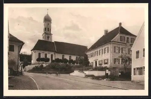 AK Zusmarshausen, Strassenpartie mit Blick zur Pfarrkirche