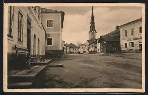 AK Ulrichsberg /O.-Ö., Strassenpartie mit Blick zur Kirche