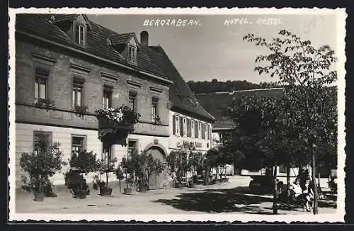 AK Bergzabern, Hotel zum Rössel mit Strasse im Sonnenschein