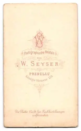 Fotografie W. Seyser, Prenzlau, Königsstr. 159, Halbwüchsiger Knabe mit Seitenscheitel