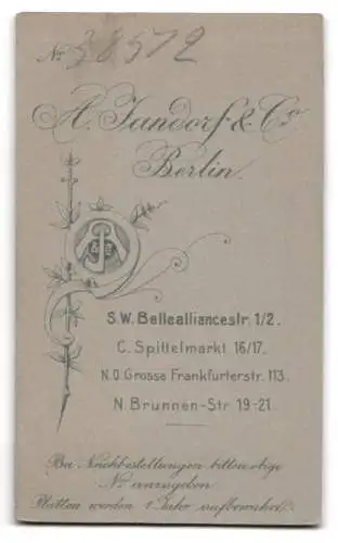 Fotografie A. Jandorf & Co., Berlin, Bellealliancestr. 1-2, Junge Dame im weissen Kleid