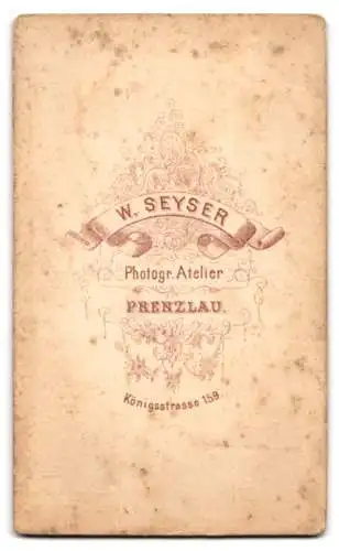 Fotografie W. Seyser, Prenzlau, Königsstrasse 159, Kleines Kind im hübschen Kleid