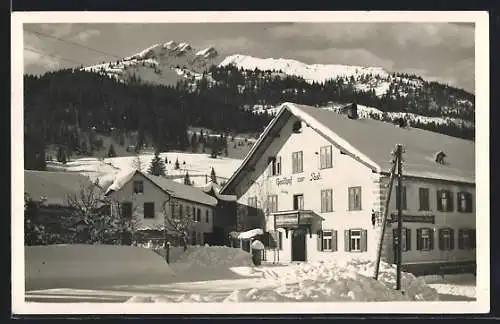 AK Schattwald, Gasthof zur Post im Winter
