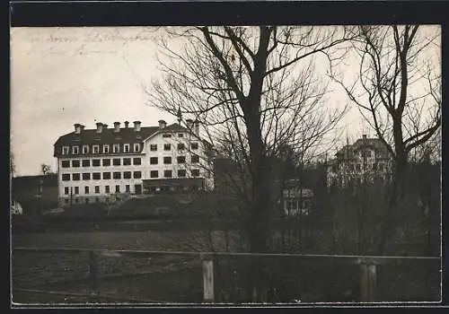 AK Bad Schallerbach, Ortspartie mit Gebäuden, vom Wasser gesehen