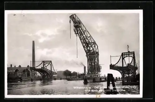 AK Wilhelmshaven, grösster Schwimmkran der Welt fährt durch die grösste Dehbrücke