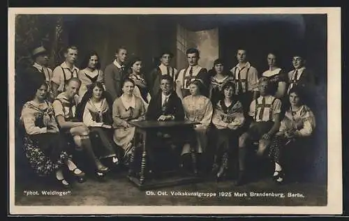 AK Berlin, Ob. Ost. Volkskunstgruppe Mark Brandenburg, 1925