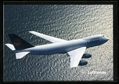 AK Boeing 747-200 der Lufthansa über dem Wasser