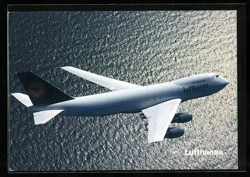 AK Boeing 747-200 der Lufthansa über dem Wasser
