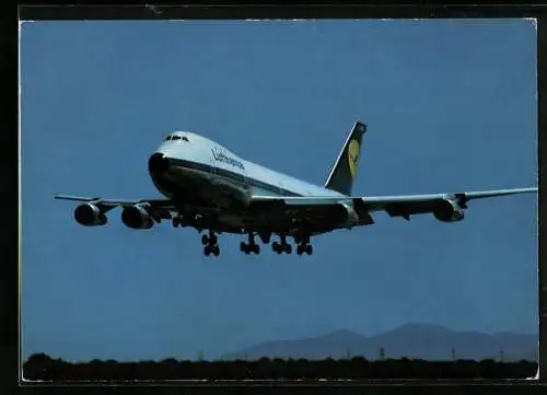 AK Lufthansa Boeing Jet 747 vor Bergpanorama