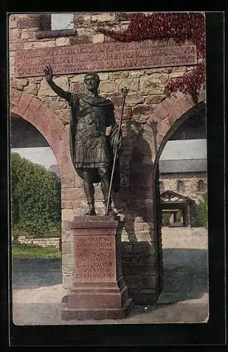 AK Kastell Saalburg, Standbild des Kaisers Antoninus Pius vor der Porta decumana