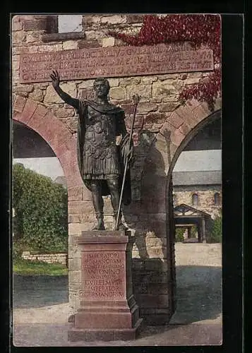 AK Kastell Saalburg, Standbild Antonius Pius vor der Porta decumana