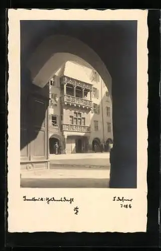 Foto-AK Adalbert Defner: Innsbruck, Gasthaus goldenes Dachl