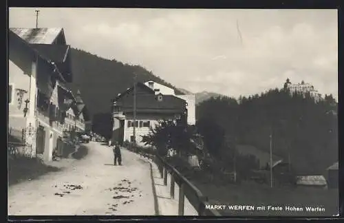 AK Markt Werfen, Strassenpartie mit Blick zur Feste Hohen Werfen