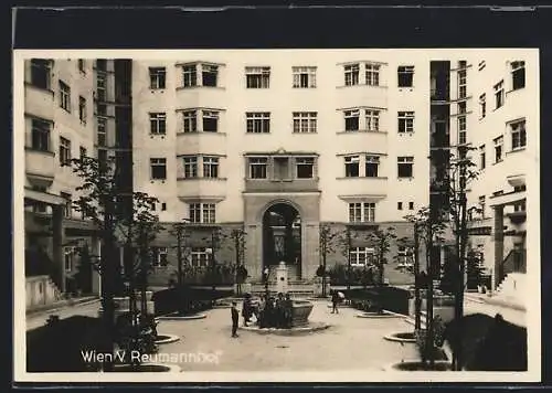 AK Wien, Brunnen im Reumannhof