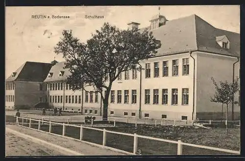 AK Reutin a. Bodensee, Partie am Schulhaus