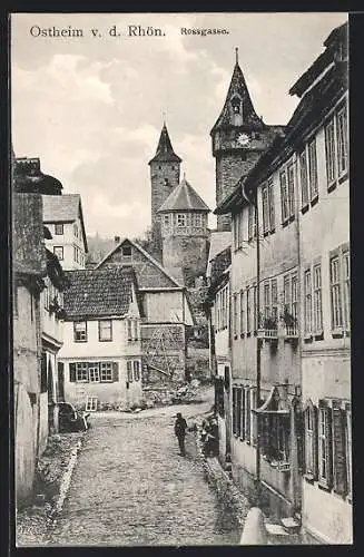 AK Ostheim, Strassenpartie in der Rossgasse mit Mann