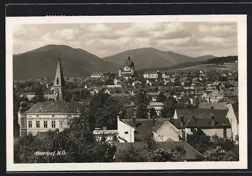 AK Berndorf /N.Ö., Teilansicht mit Blick auf Bergkette