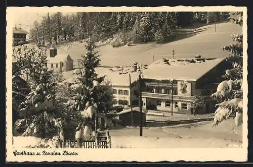 AK Hindelang, Gasthaus-Pension Löwen mit Kirche im Winter aus der Vogelschau