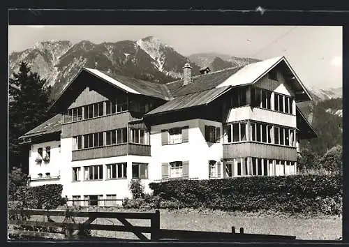 AK Oberstdorf /Allgäu, Haus Ettensberg mit Bergpanorama