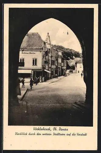 AK Vöcklabruck, Durchblick durch den unteren Stadtturm auf die Vorstadt