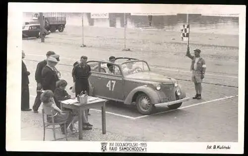 Fotografie B. Kulinski, Auto Opel beim Start zum Rallye Rennen, XVI. Ogolnopolski 1955 Raid Samochodowy