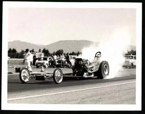 Fotografie John Dutton, Victoria B. C., Auto Dragster Rennwagen beim aufwärmen der Reifen