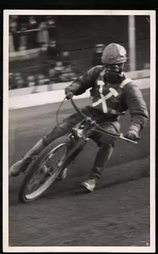 Fotografie Speedway, Rennfahrer auf Motorrad beim Rennen