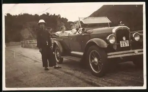 Fotografie Auto, grosser Reisewagen mit Kfz-Kennzeichen Public Vehicle 257