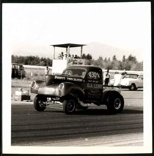 Fotografie John Dutton, Victoria B. C., Dragster Rennen, Auto-Rennwagen beim Start