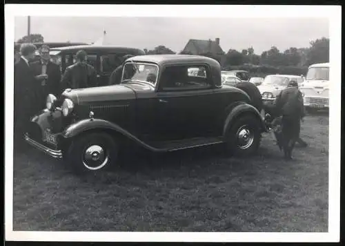 Fotografie Auto Ford, PKW bei einem Autotreffen